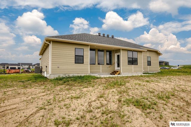 8704 Legacy Street, Papillion, NE 68046