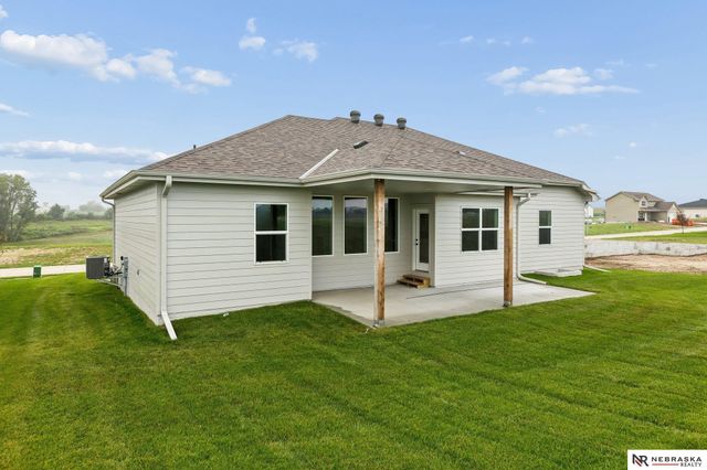 8704 Legacy Street, Papillion, NE 68046
