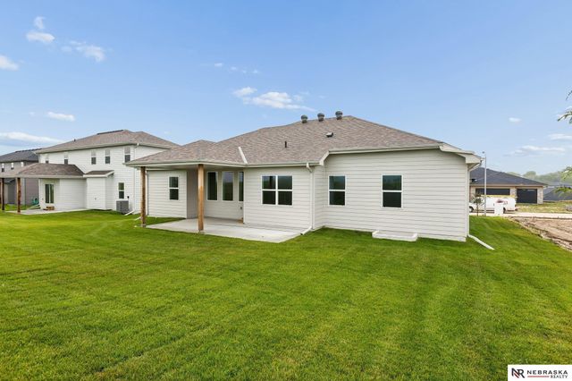 8704 Legacy Street, Papillion, NE 68046