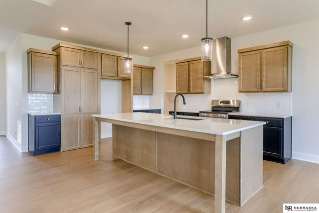 8704 Legacy Street, Papillion, NE 68046