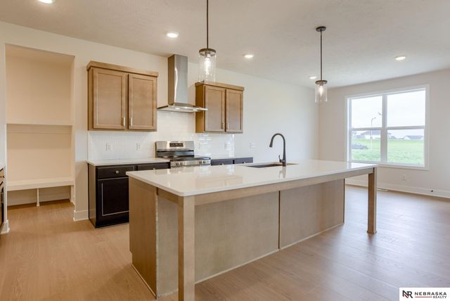 8704 Legacy Street, Papillion, NE 68046