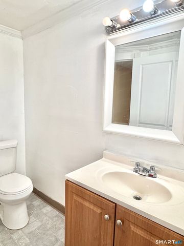 454 Middle Turnpike East, Manchester, CT 06040