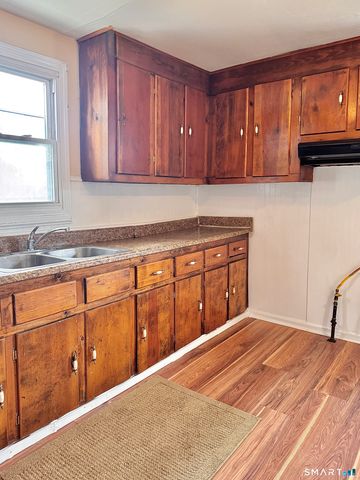 454 Middle Turnpike East, Manchester, CT 06040