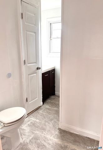 454 Middle Turnpike East, Manchester, CT 06040