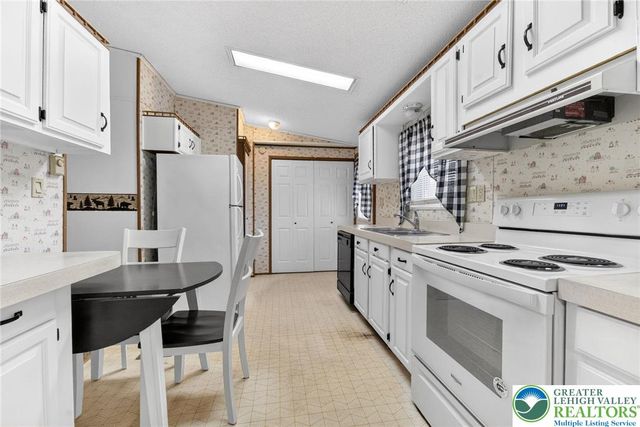 37 Stacey Drive, Lehigh Twp, PA 18088