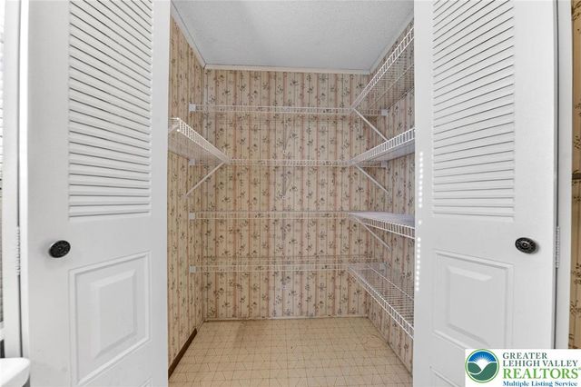 37 Stacey Drive, Lehigh Twp, PA 18088