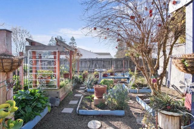 3629 N Lake Road, Merced, CA 95340