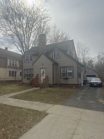 72 Fenwick St, Springfield, MA 01109