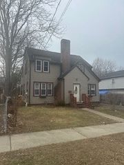 72 Fenwick St, Springfield, MA 01109