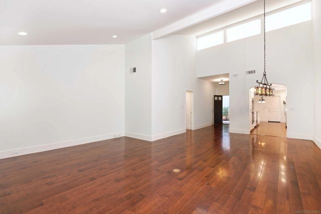5629 Caminito Isla, La Jolla, CA 92037