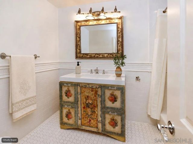 5629 Caminito Isla, La Jolla, CA 92037