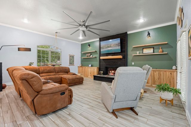 2515 Shasten Street, Grove, OK 74344