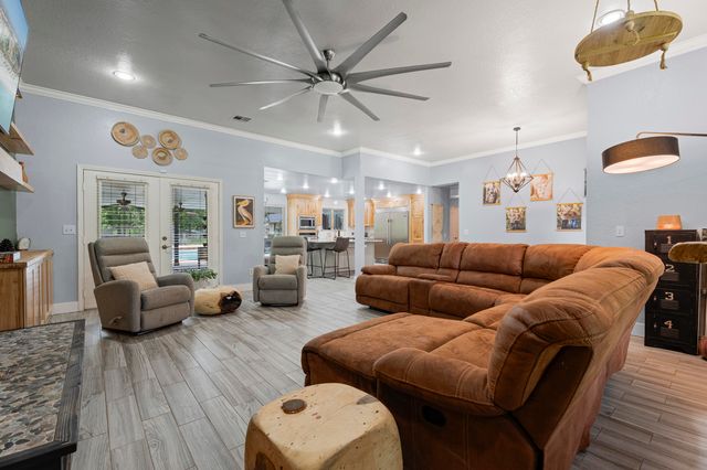 2515 Shasten Street, Grove, OK 74344