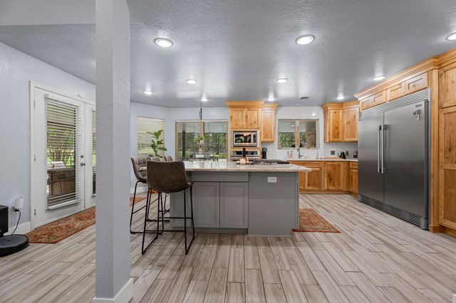 2515 Shasten Street, Grove, OK 74344