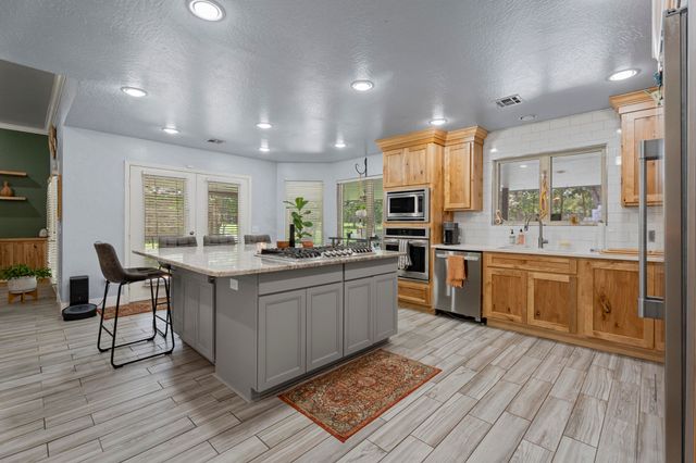 2515 Shasten Street, Grove, OK 74344