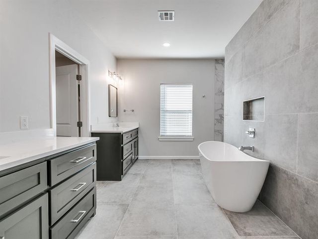 776 Ole Rock Creek Road, Tuttle, OK 73089