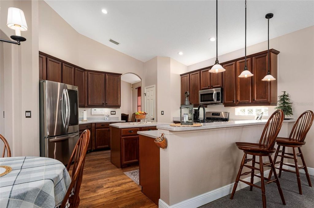 Image 11 of property listing at 6552 TAILFEATHER WAY, Bradenton, FL 34203