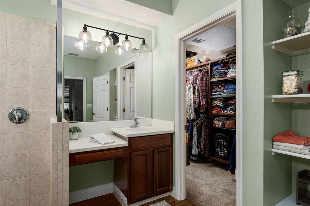 Image 23 of property listing at 6552 TAILFEATHER WAY, Bradenton, FL 34203