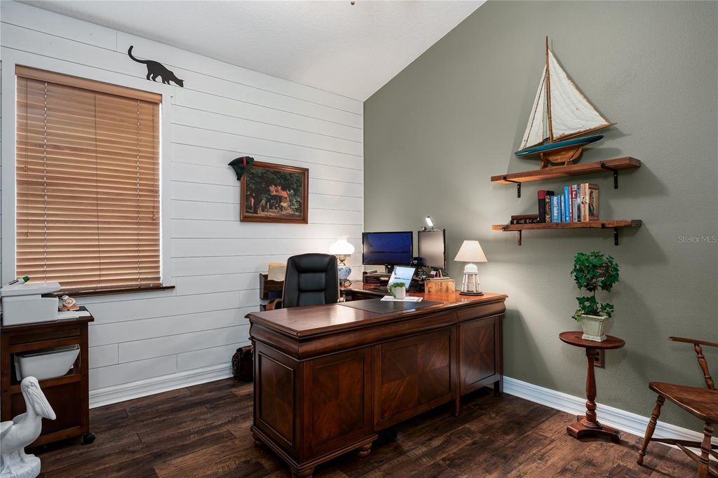 Image 28 of property listing at 6552 TAILFEATHER WAY, Bradenton, FL 34203