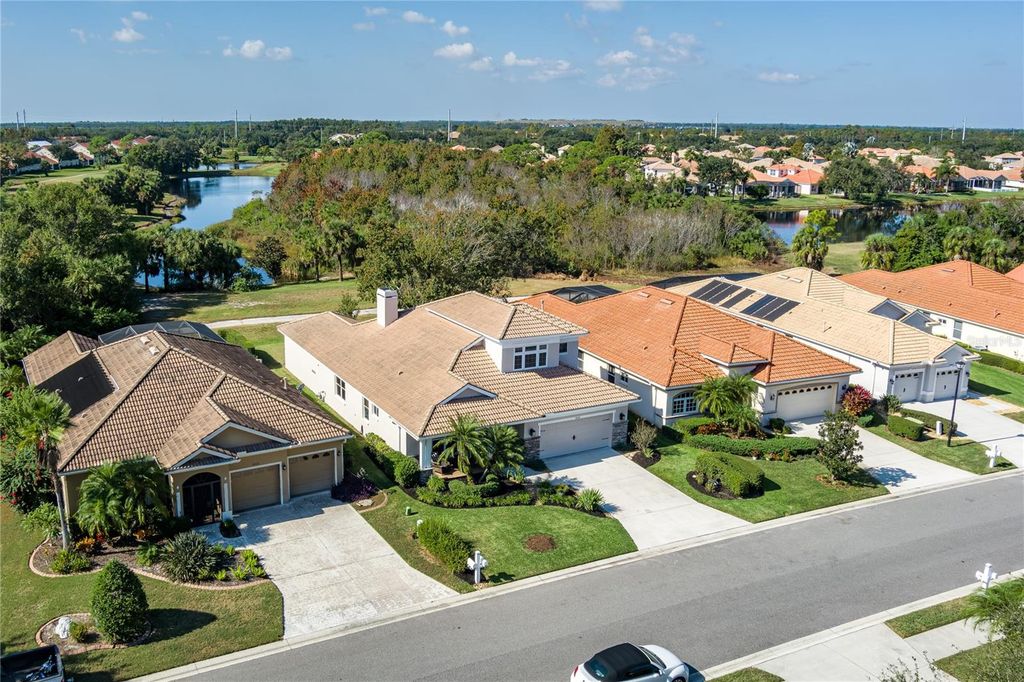 Image 46 of property listing at 6552 TAILFEATHER WAY, Bradenton, FL 34203