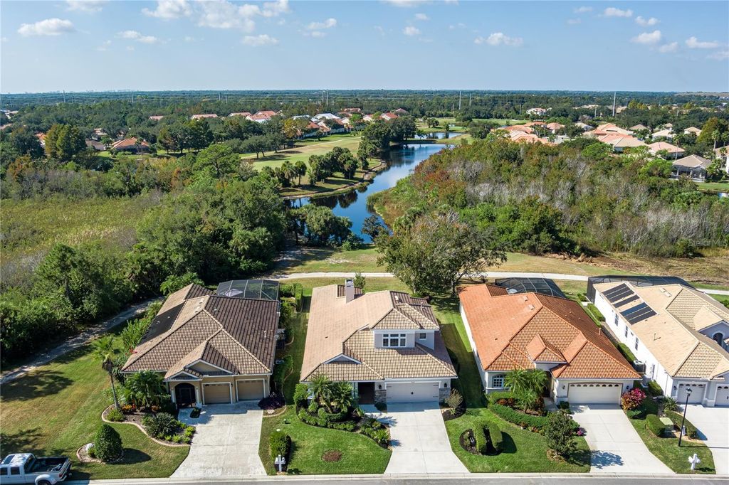 Image 47 of property listing at 6552 TAILFEATHER WAY, Bradenton, FL 34203