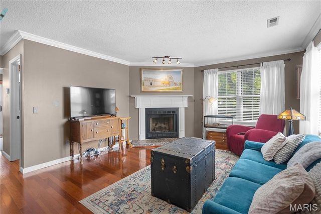 280 Carmel Woods Drive, Ballwin, MO 63021