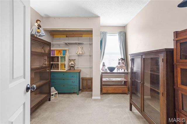 280 Carmel Woods Drive, Ballwin, MO 63021