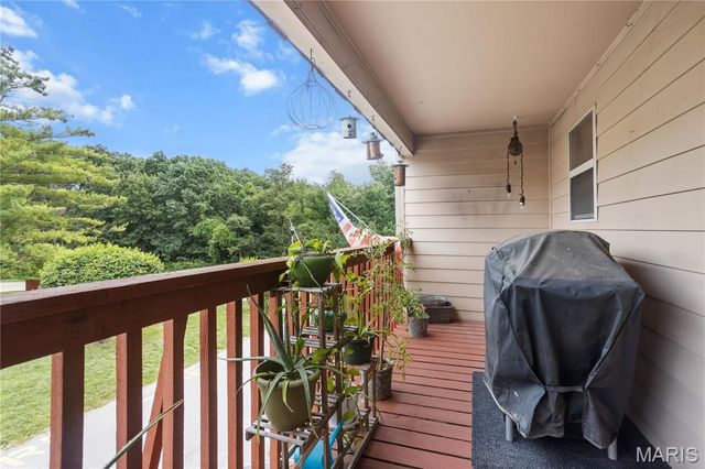 280 Carmel Woods Drive, Ballwin, MO 63021