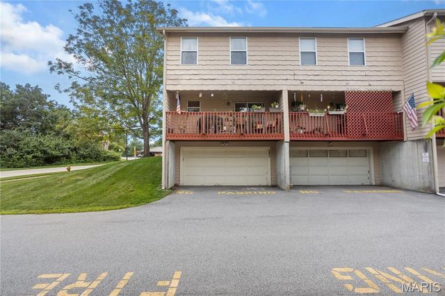 280 Carmel Woods Drive, Ballwin, MO 63021