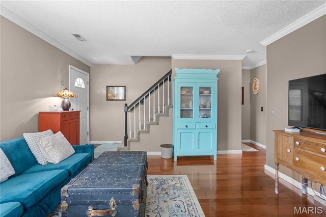 280 Carmel Woods Drive, Ballwin, MO 63021