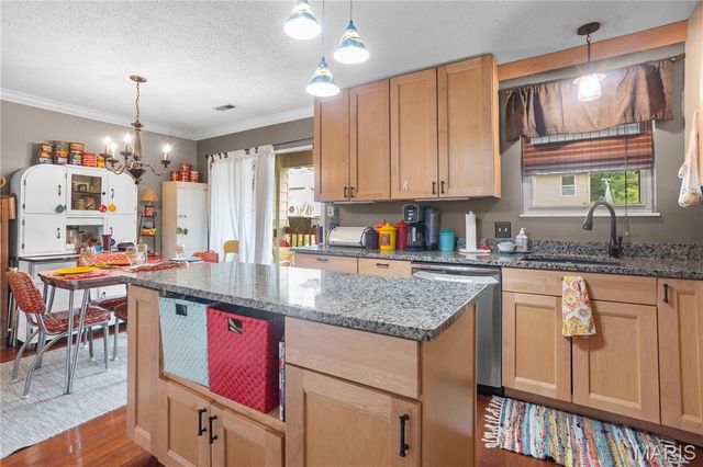 280 Carmel Woods Drive, Ballwin, MO 63021