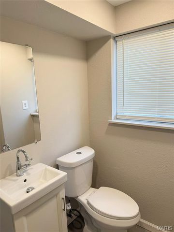 390 Downing Avenue, St Louis, MO 63031