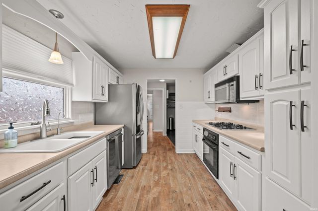 1332 E Mishawaka Avenue, Mishawaka, IN 46544