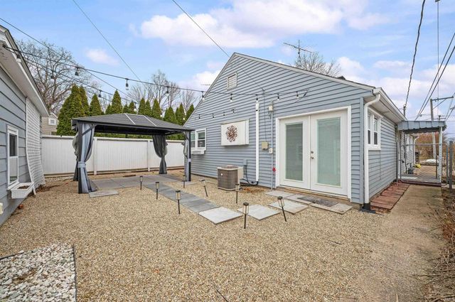 1332 E Mishawaka Avenue, Mishawaka, IN 46544