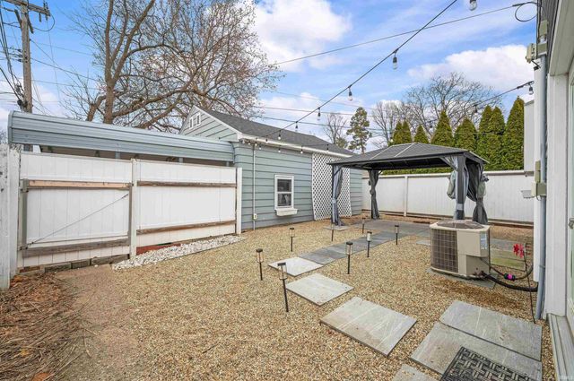 1332 E Mishawaka Avenue, Mishawaka, IN 46544