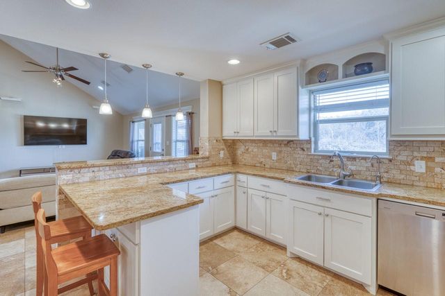 109 Pecan Orchard LN, Marble Falls, TX 78654