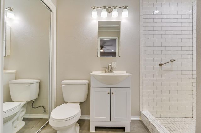 318 NW Loop 230 Highway, Smithville, TX 78957