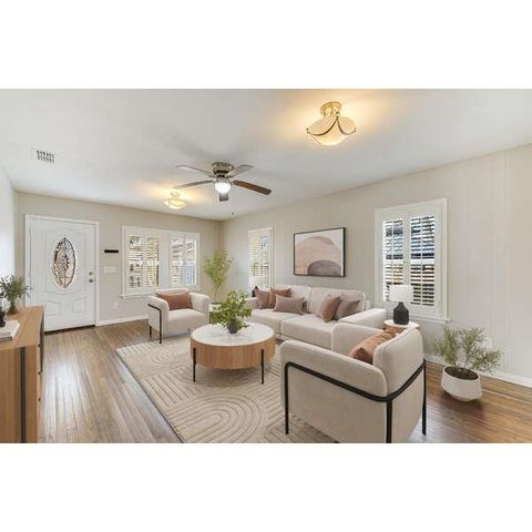 318 NW Loop 230 Highway, Smithville, TX 78957