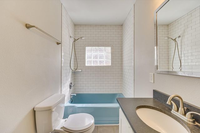 318 NW Loop 230 Highway, Smithville, TX 78957