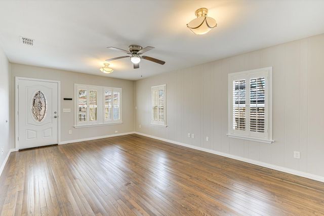 318 NW Loop 230 Highway, Smithville, TX 78957