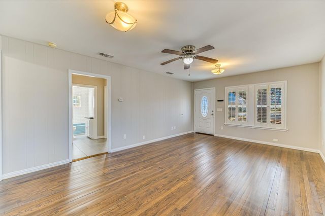 318 NW Loop 230 Highway, Smithville, TX 78957