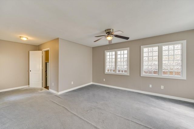 318 NW Loop 230 Highway, Smithville, TX 78957