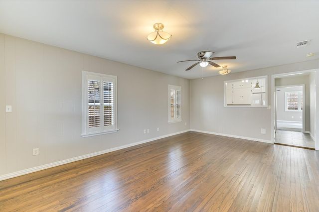 318 NW Loop 230 Highway, Smithville, TX 78957