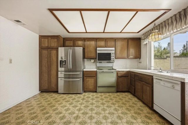 929 W Pinto Court, Upland, CA 91786