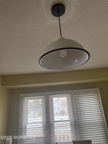 1911 N Holland Sylvania Road, Toledo, OH 43615