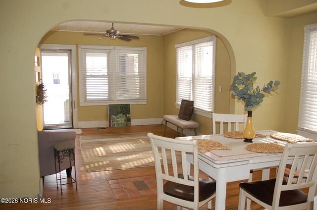 1911 N Holland Sylvania Road, Toledo, OH 43615