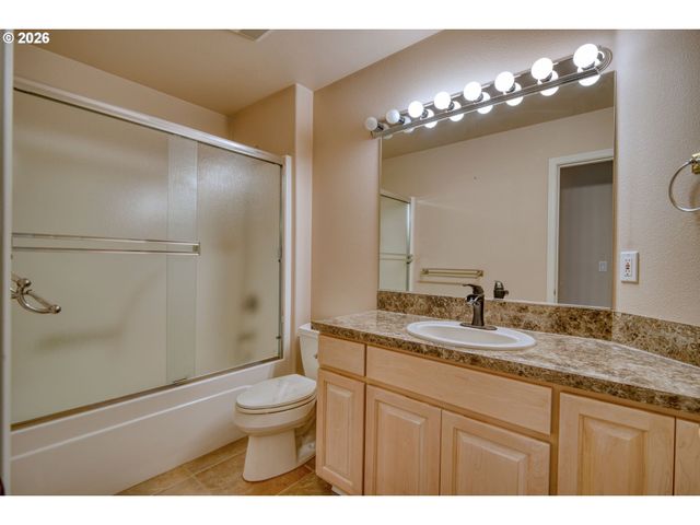 105 MADRONA Ct, St Helens, OR 97051