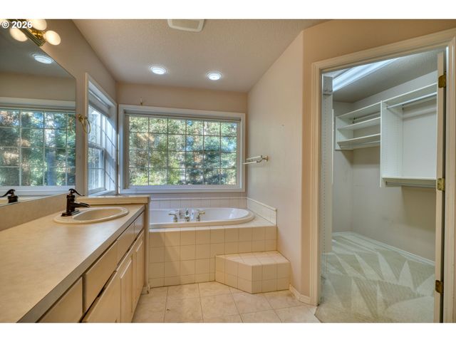 105 MADRONA Ct, St Helens, OR 97051