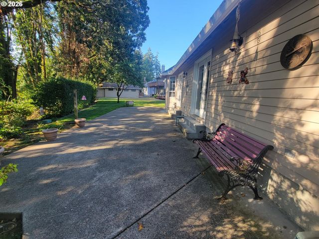 105 MADRONA Ct, St Helens, OR 97051
