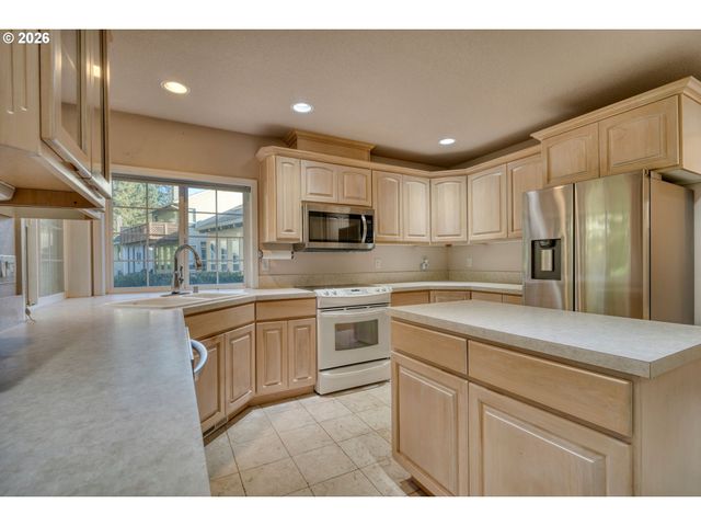 105 MADRONA Ct, St Helens, OR 97051